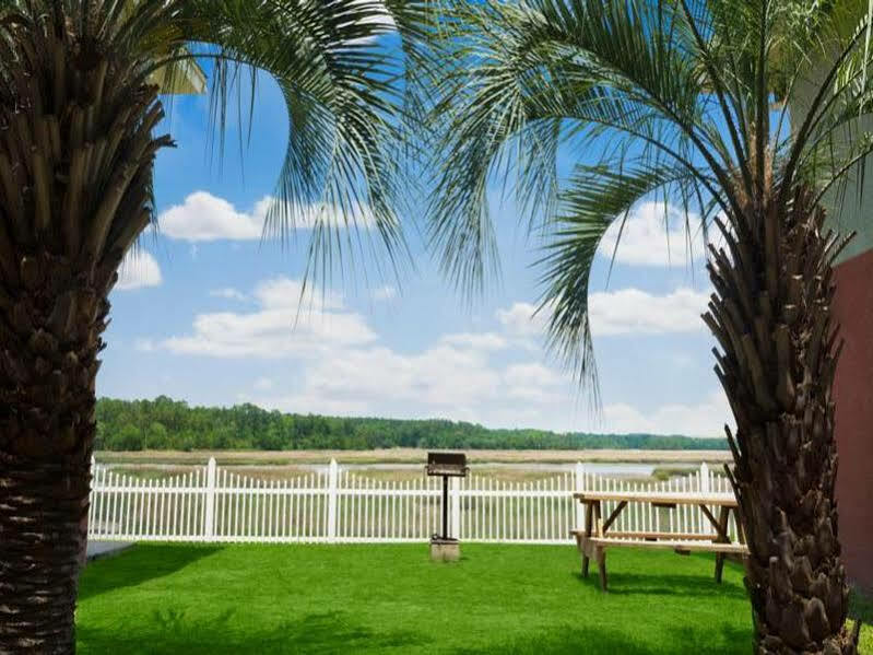 Howard Johnson By Wyndham Beaufort/Parris Island Eksteriør bilde